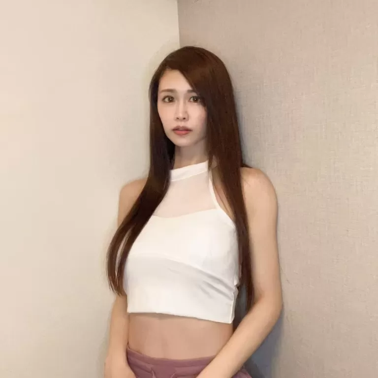 性感女神《明明》会英语 性格大方 身材炸裂~颜值到顶 后期可能会涨价~
