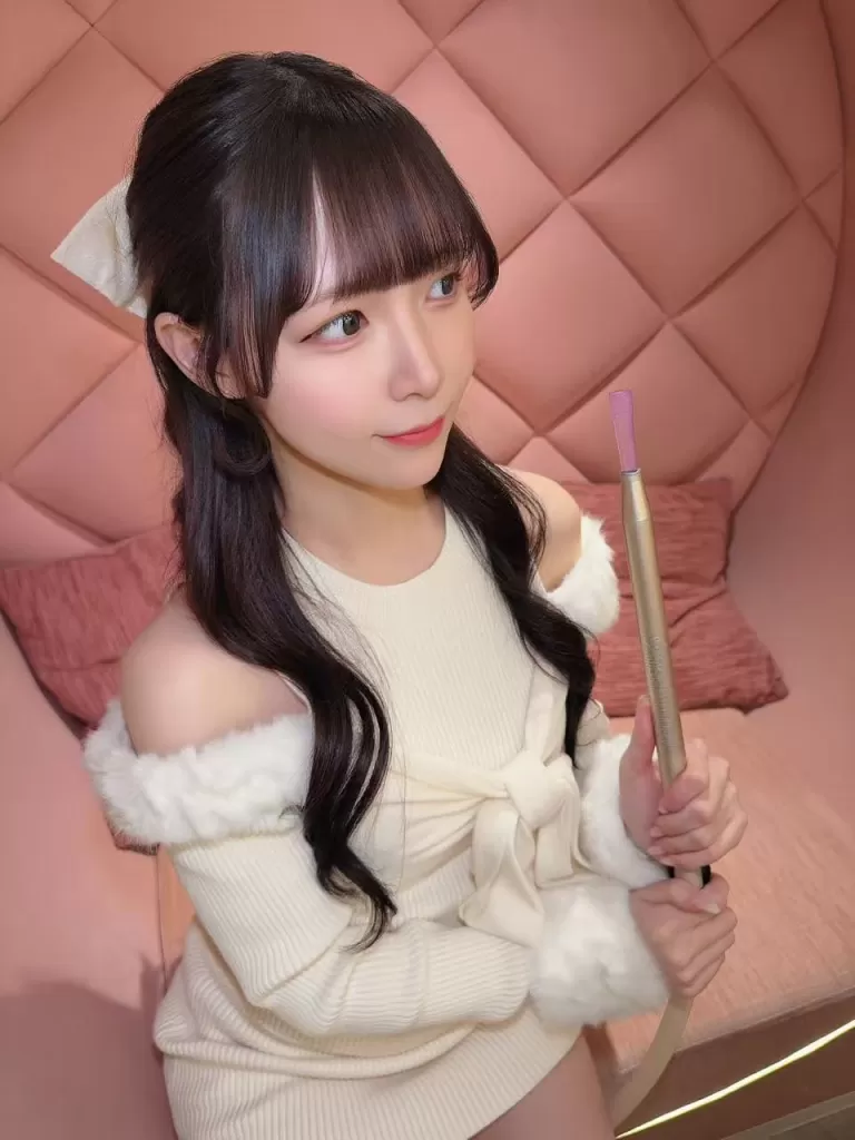 清纯可人又极具反差的《萨娜》看看像不像你平时乖巧又调皮的女朋友